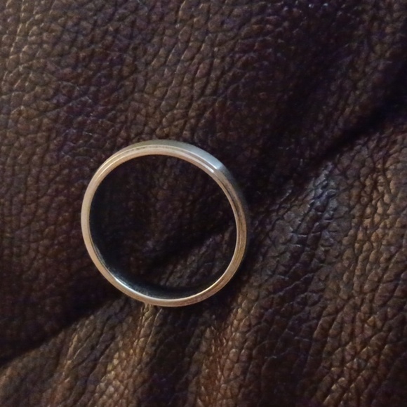 NWOT - Stainless Steel 316L Brushed Finish Convex Center Wedding Band - Size 11 - Picture 4 of 6